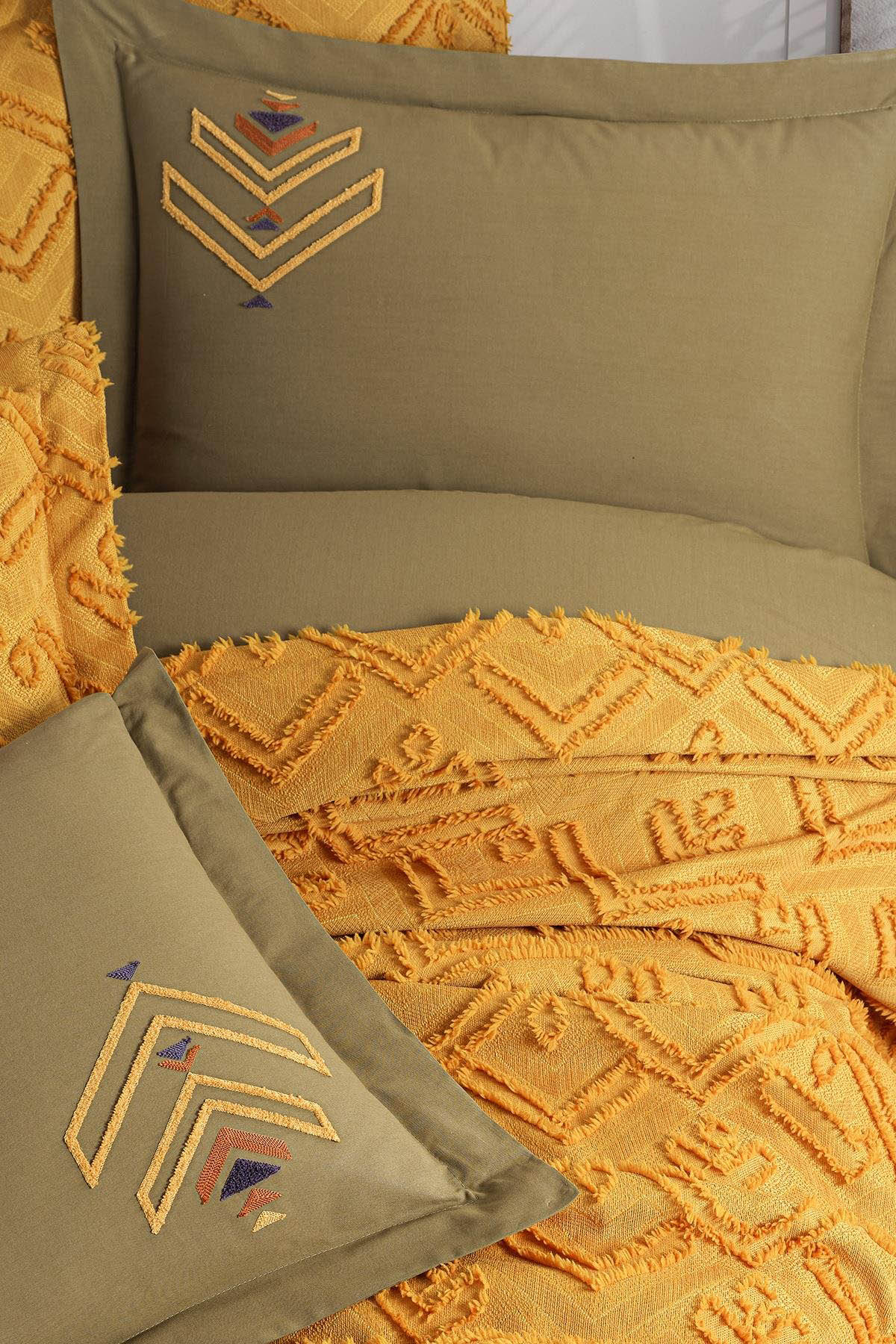 İyi Geceler Aztech Çift Kişilik Yatak Örtüsü Seti - Hardal