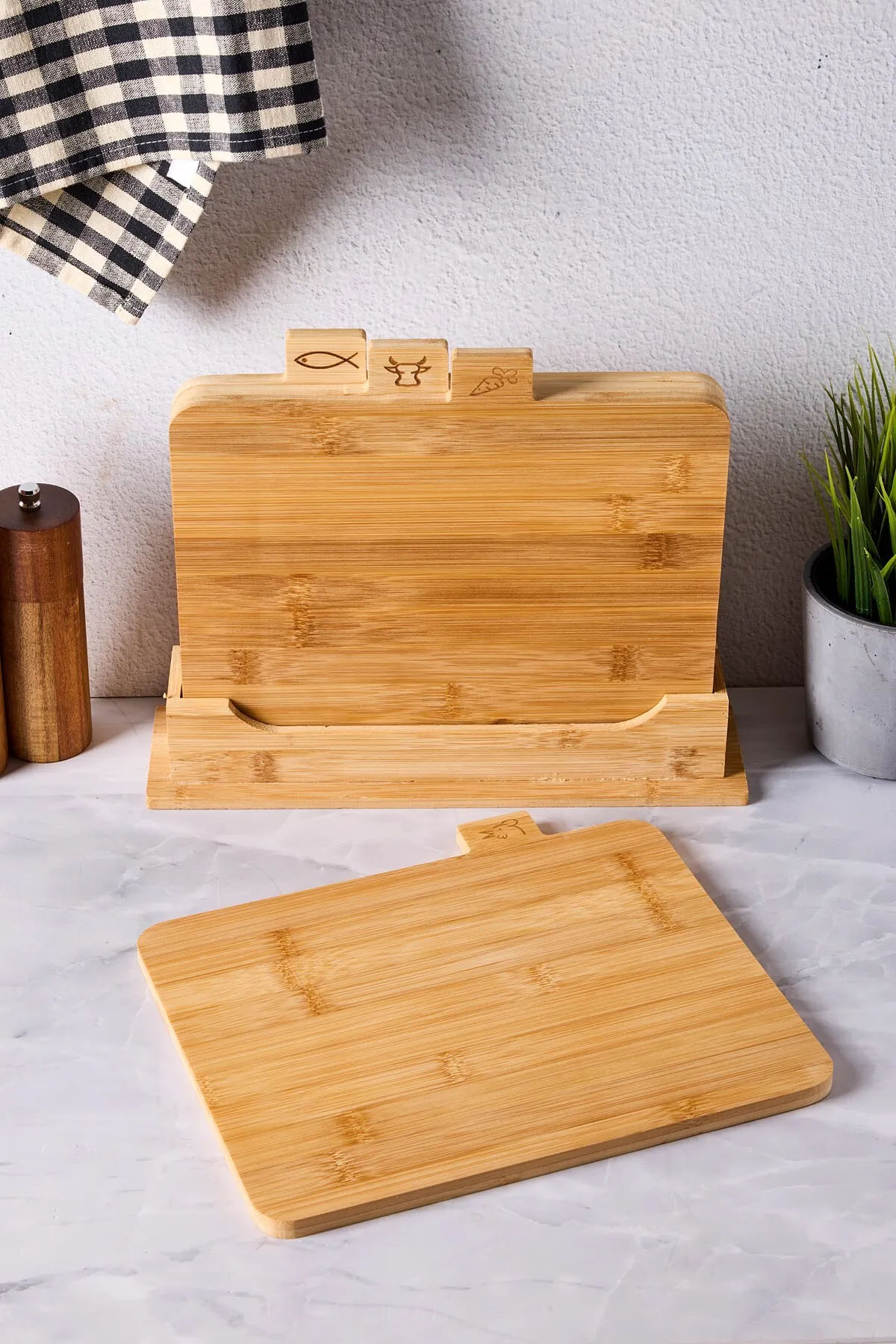 Perotti 16619 Piero 4'lü Standlı Kesme Tahtası Perotti 16619 Piero 4'lü Standlı Kesme Tahtası