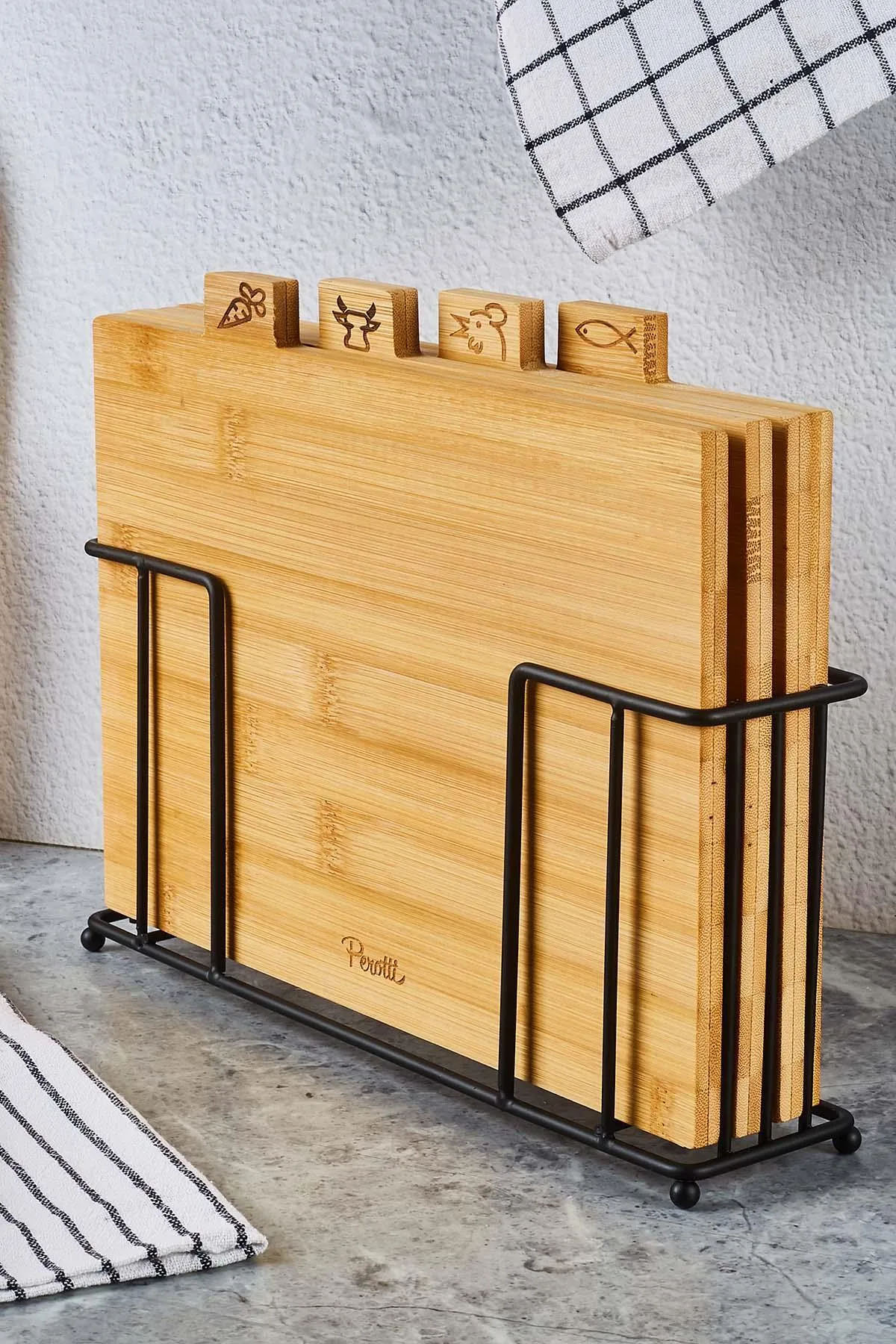 Perotti 16667 Rino 4'lü Metal Standlı Bambu Kesme Tahtası Seti Perotti 16667 Rino 4'lü Metal Standlı Bambu Kesme Tahtası Seti