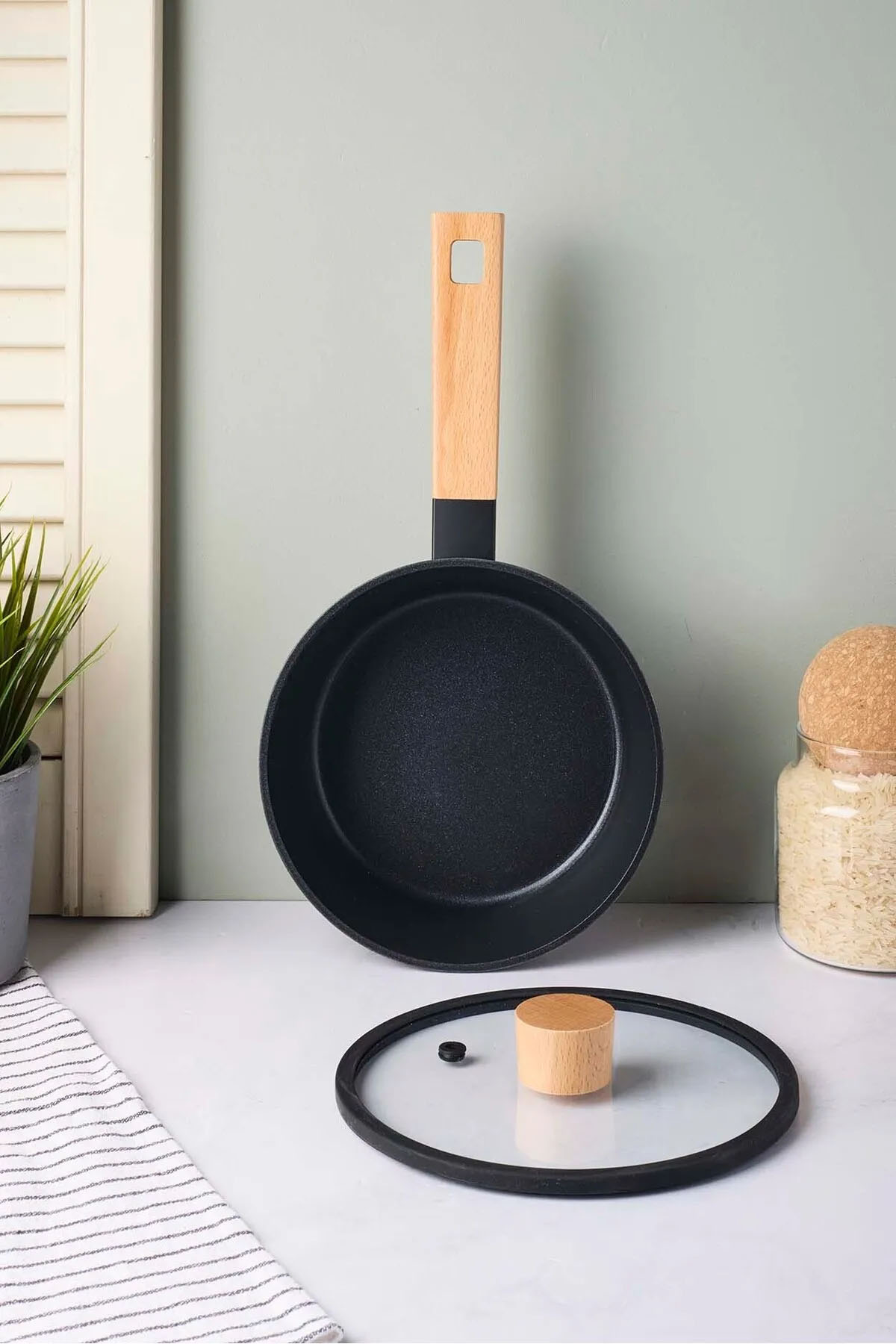 Perotti 18094 CookWood Ahşap Saplı Tencere 18 Cm - Siyah